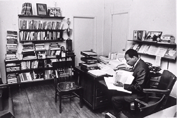 Shangrala's Thinkers And Their Desks