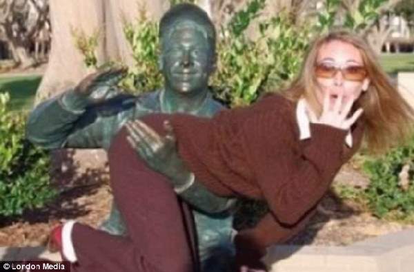 Shangrala's Fun With Statues