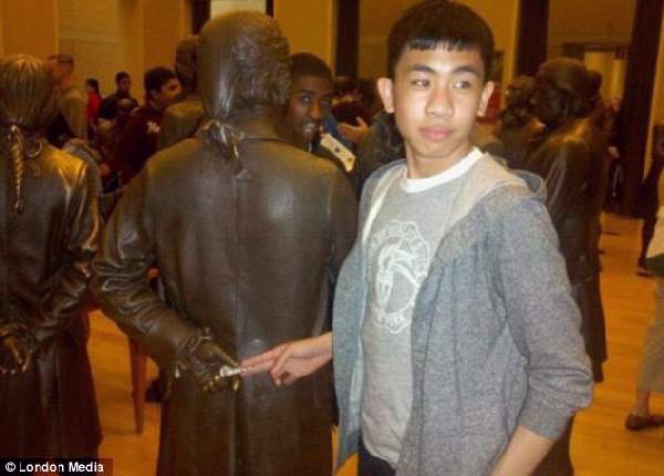 Shangrala's Fun With Statues