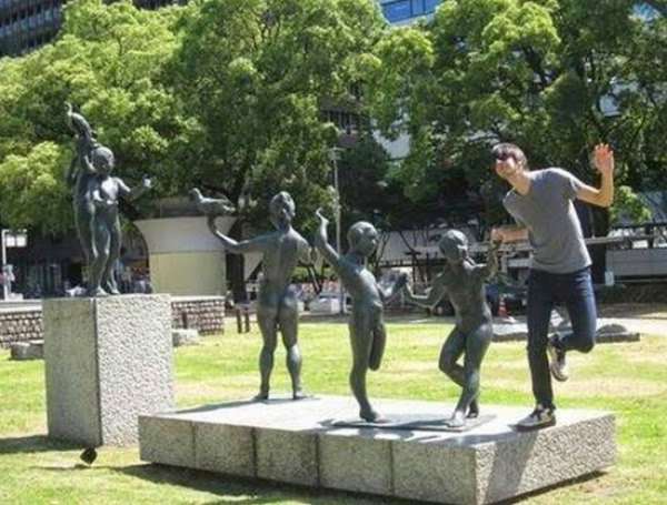 Shangrala's Fun With Statues 2