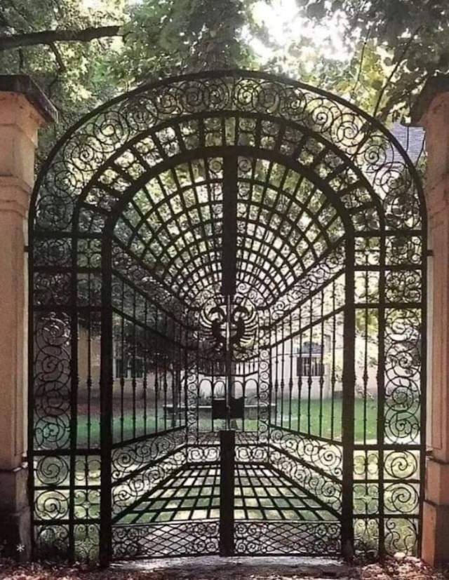 Shangrala's Strange Real Photos